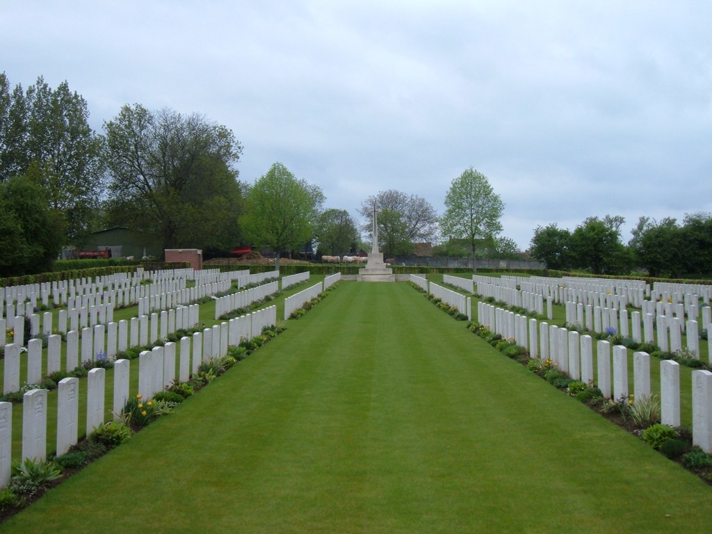 Roclincourt Valley Cemetery with rows of gravestones on either side
