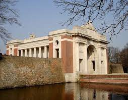 Monumental building with a wall beside it and a moat in front