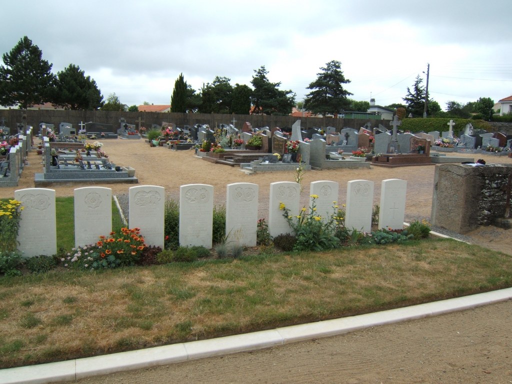 Le Clion sur Mer Communal Cemetery