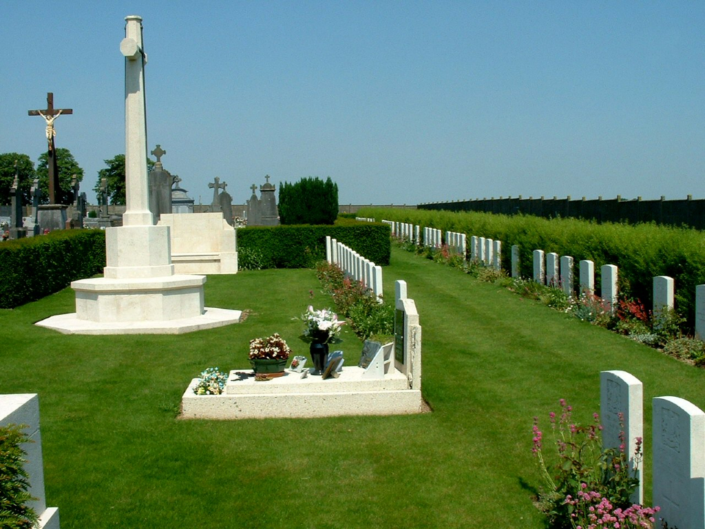 Maurois Communal Cemetery