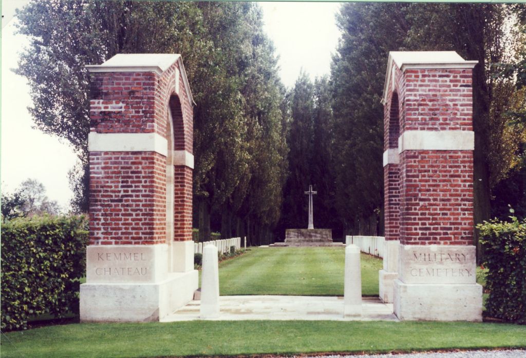 The entrance to Kemmel Chateau