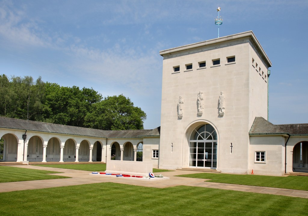 Runnymede Memorial with columns going around a grass courtyard