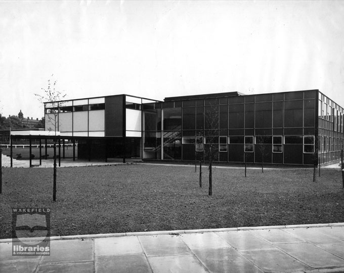 West Riding County Library Headquarters, Balne Lane, Wakefield A black and white photograph of the West Riding County Library Headquarters on Balne Lane, Wakefield. In this photograph the building, which was opened in 1964, appears very new. This building later passed to the WMDC, after 1974, and became home to Wakefield Reference and Local Studies Library. Internal Reference: WR (LS)