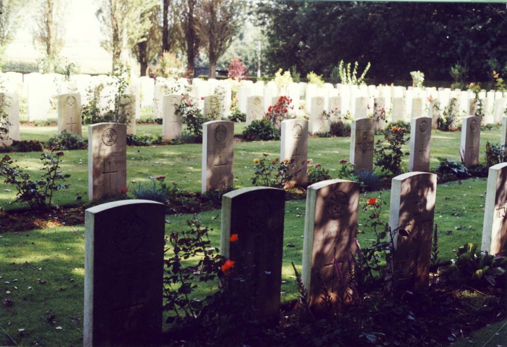 The graveyard at Kemmel Chateau